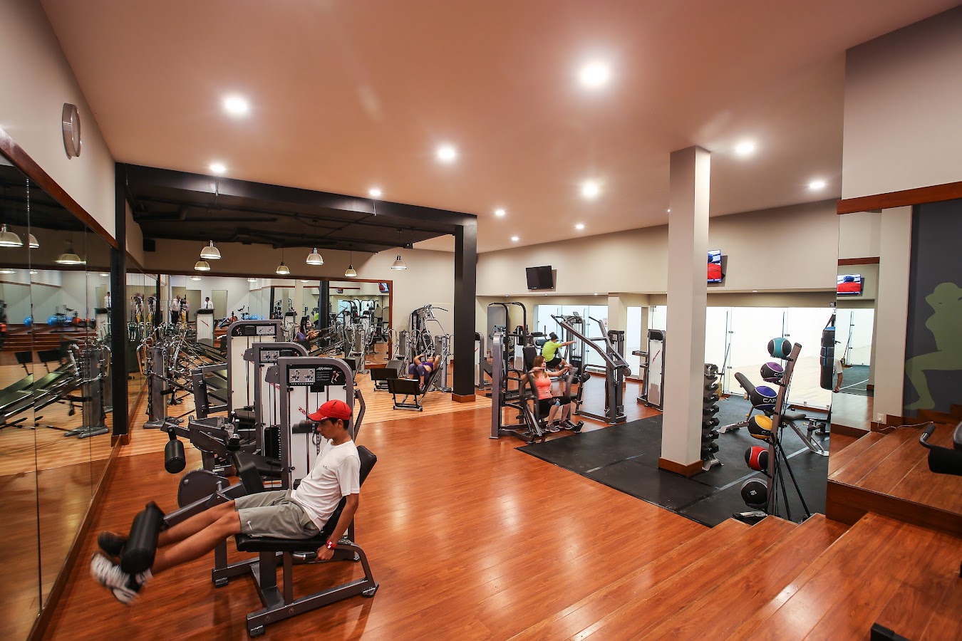 PADEL & TENNIS CENTER — photo 2