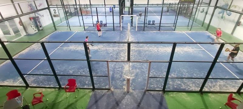 Padel indoor 15/30 — photo 2