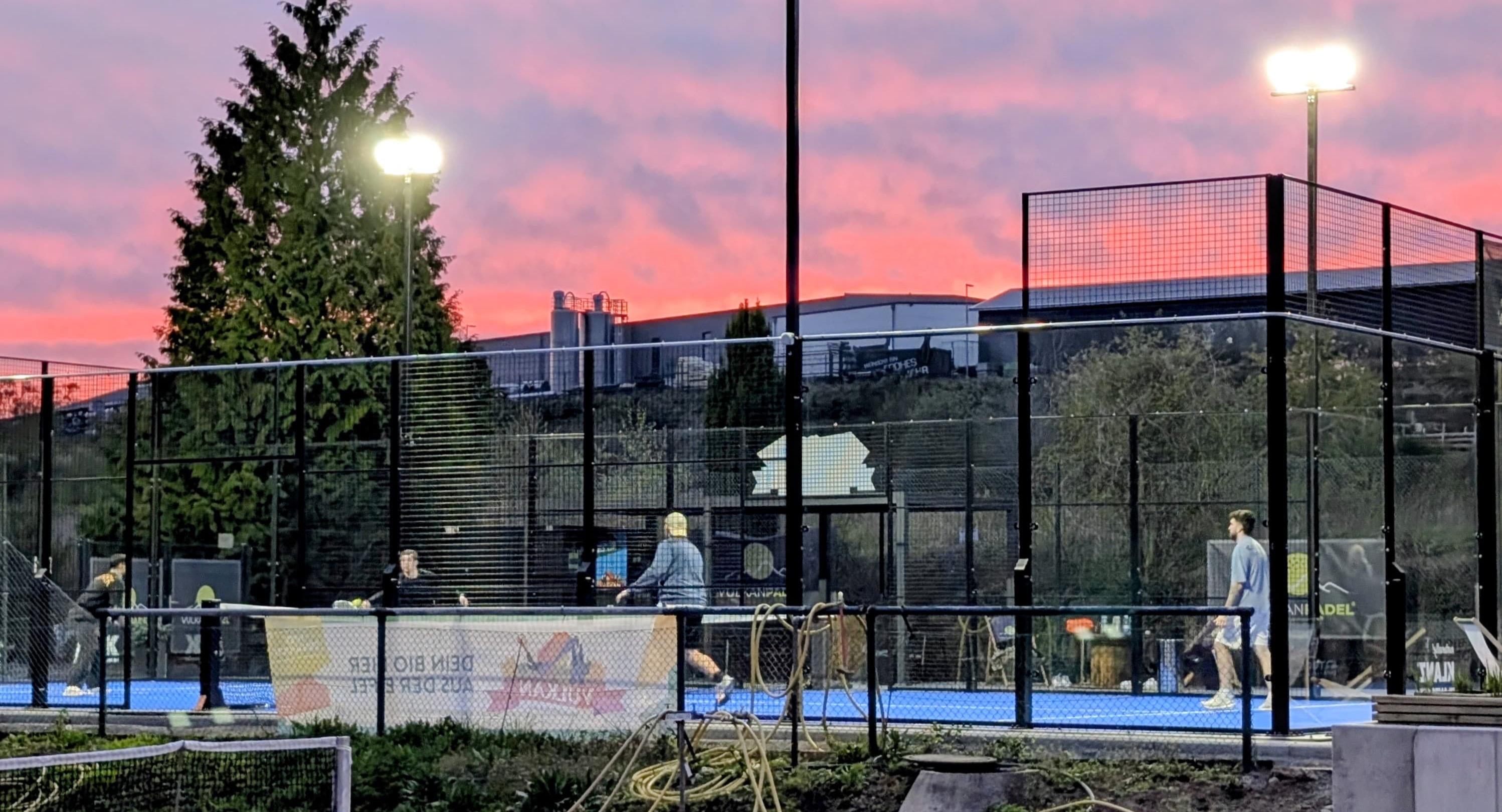 Vulkan Padel Kruft | Leihschläger inklusive | Guthaben aufladen, Mehrwert sichern — photo 4